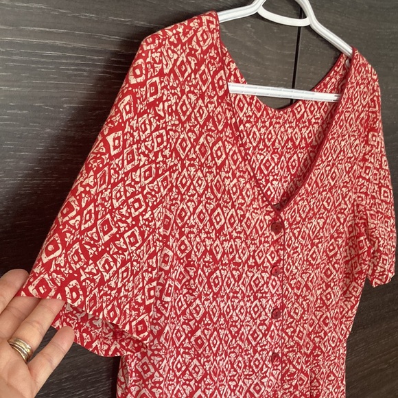 Red Ikat Like Print on Cream Background Dress V Front/Back Loose Fit Floral Med - Picture 4 of 10
